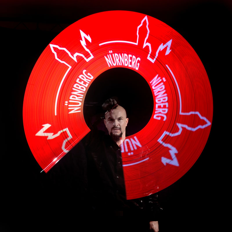 High-Tech-LED-Leuchtshow von Perujo mit dem Stadt-Nürnberg Logo